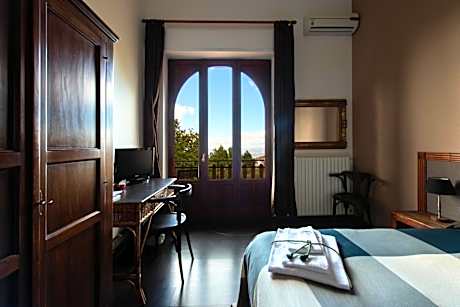 Classic Double Room with Balcony