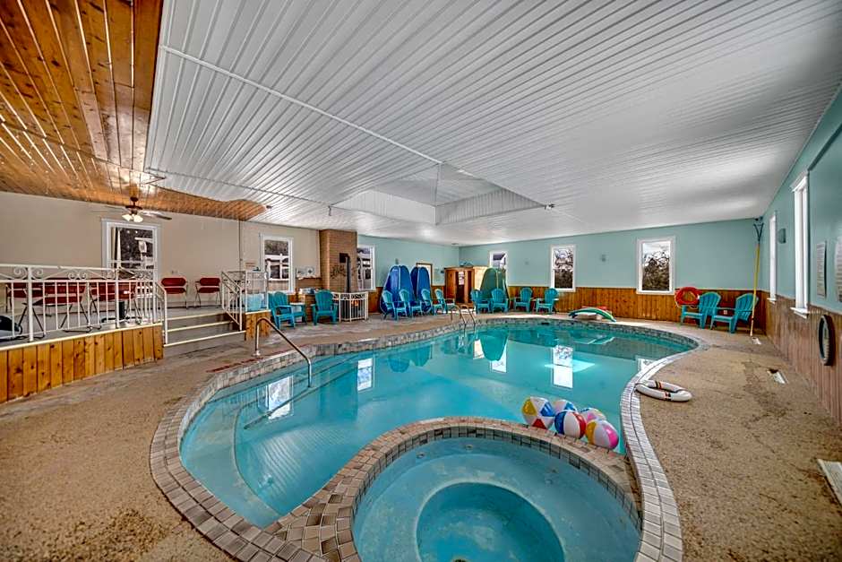 Marmora and Lake Inn and Victorian Diner-2025 Group Reunion Home for up to 32 guests