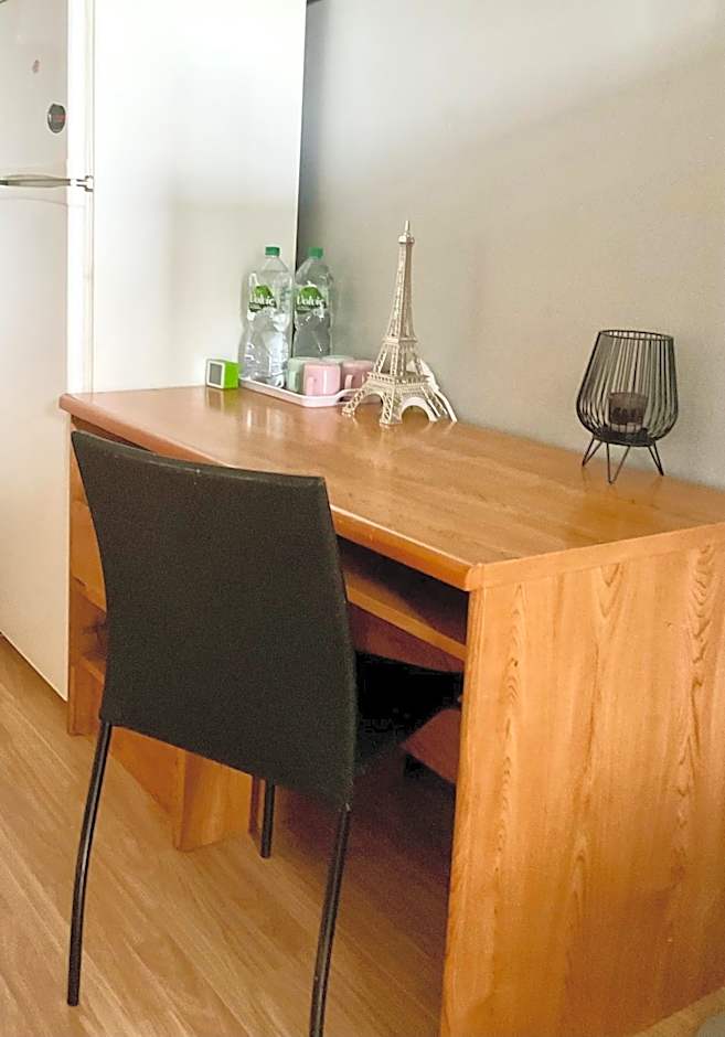 Female-Dortoir Femme -Dorm Shared Room Paris