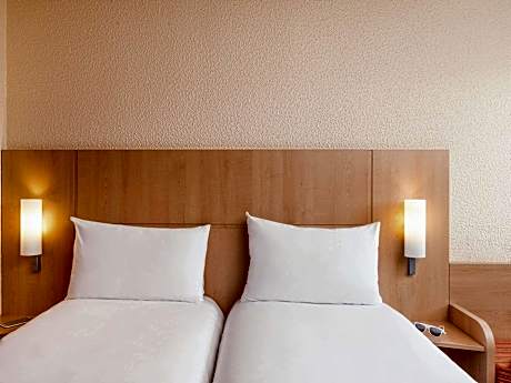 Standard Room with two single beds