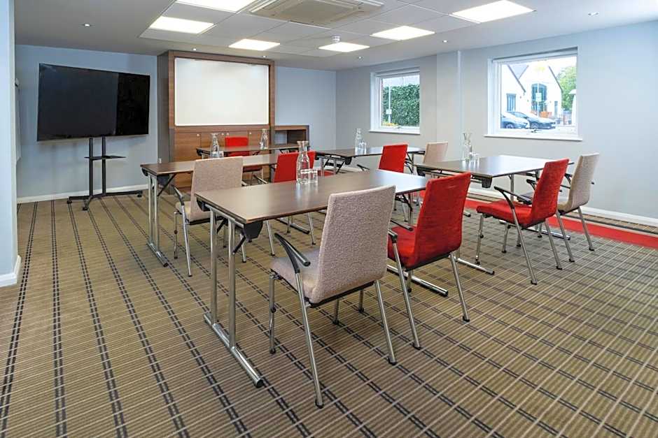 Holiday Inn Express Warwick - Stratford-upon-Avon By IHG