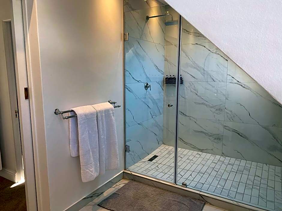 Les Chambres Guest House