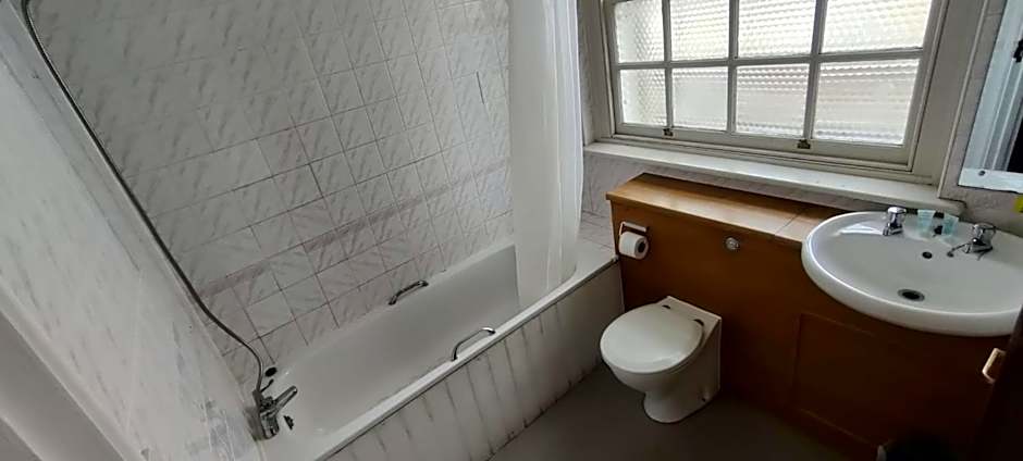 Royal Hotel, Bar & Grill