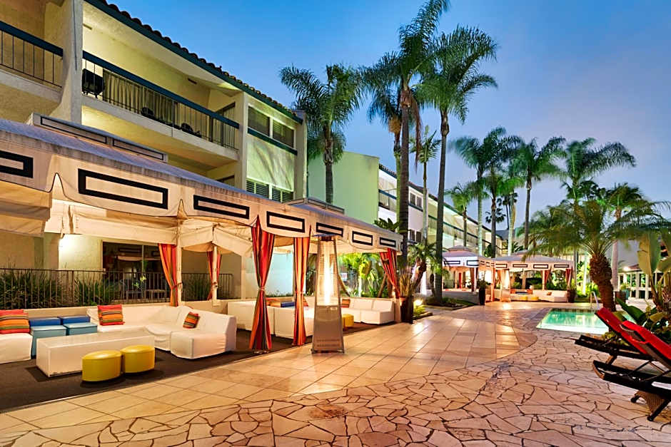 Atrium Hotel At Orange County Airport