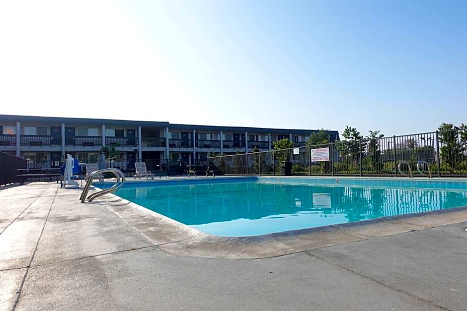 Motel 6-Claremont, CA
