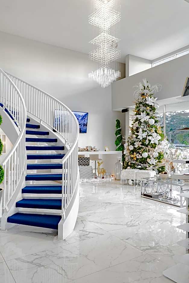 Palazzo Lakeside Hotel