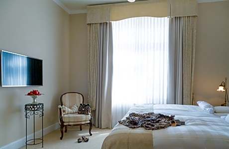 Single Room Landside