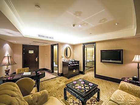 Deluxe King Suite