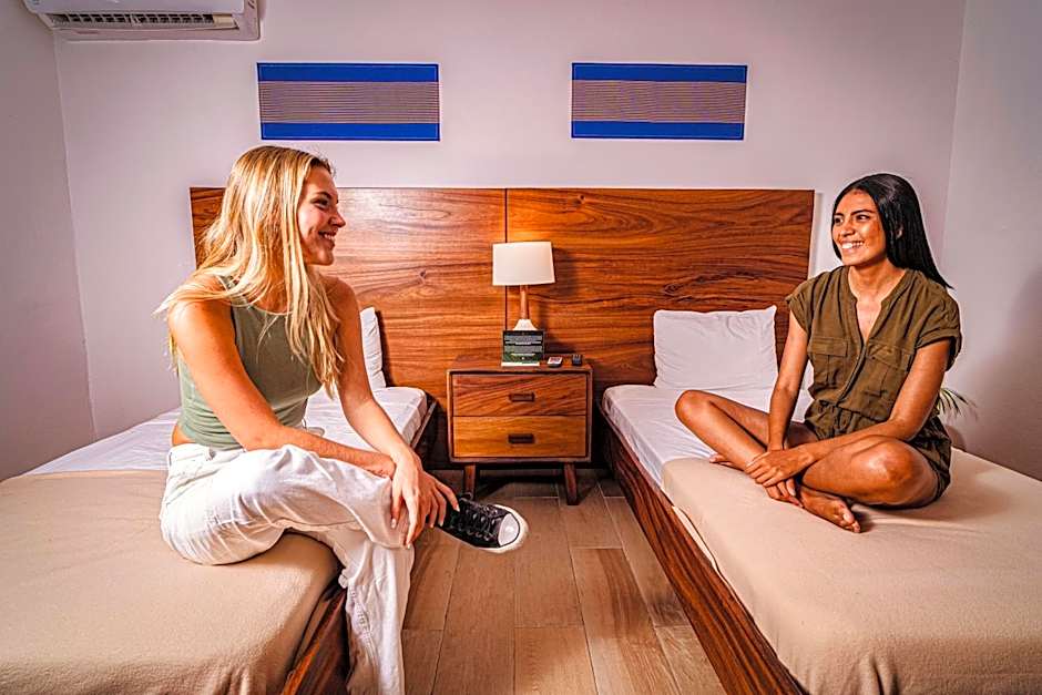 Nomads Party Hotel & Hostel