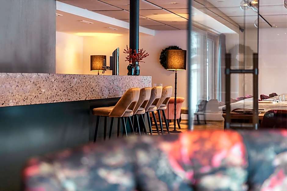 Burgi's - Adults only