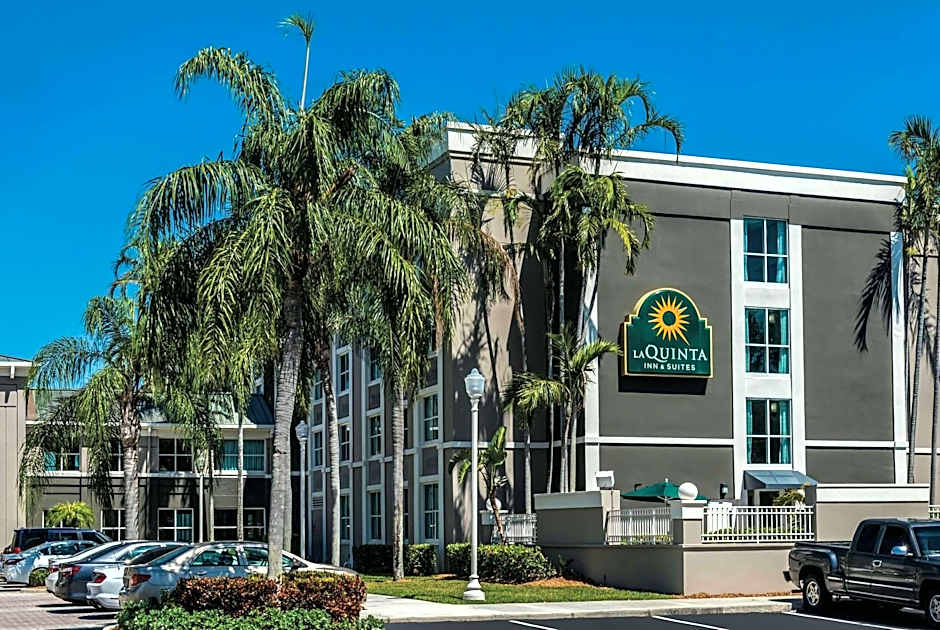 La Quinta Inn & Suites by Wyndham Plantation At Southwest 6th Street