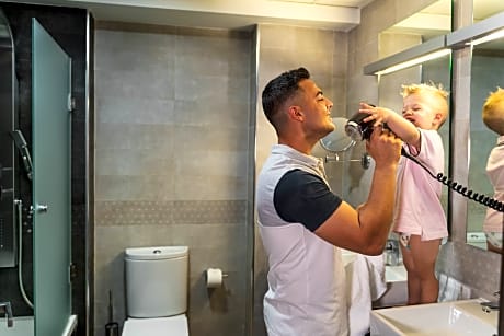  Presidential Suite 2 adults plus 1 child