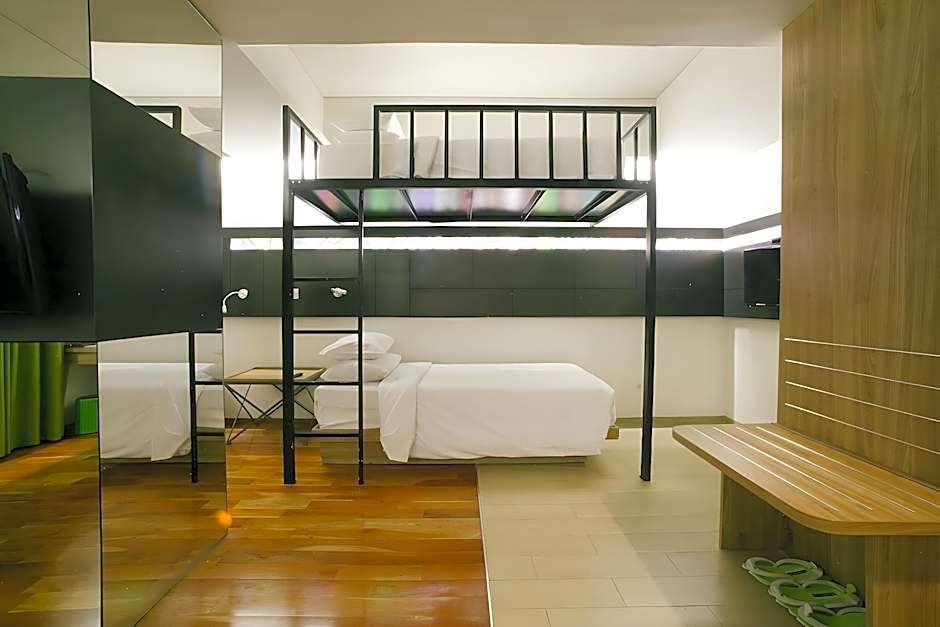 MaxOneHotels.com@Dharmahusada - Surabaya