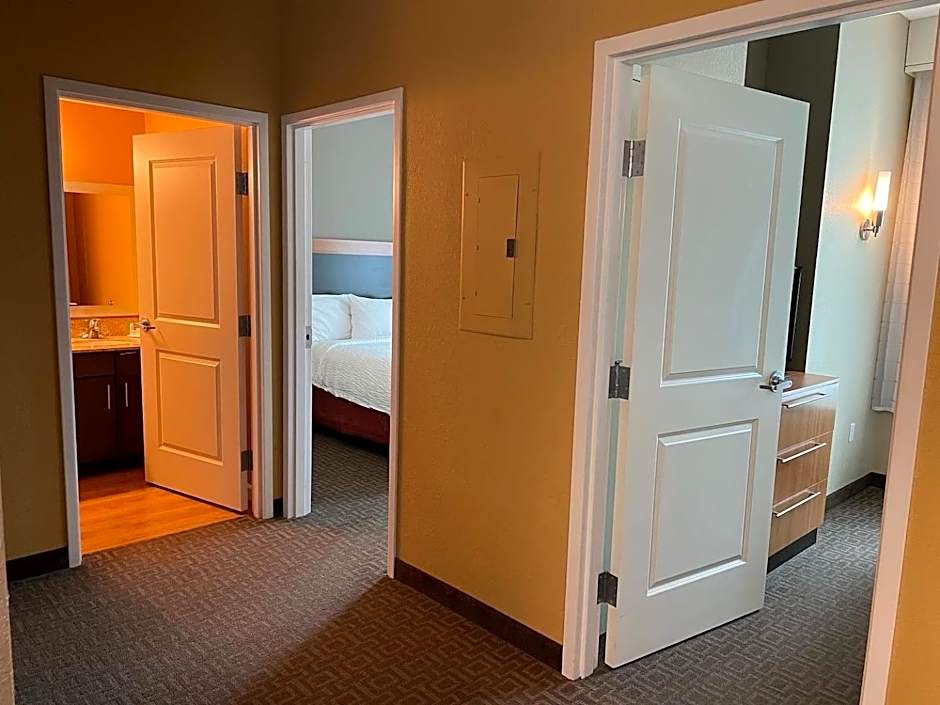 TownePlace Suites by Marriott Orlando at FLAMINGO CROSSINGS Town