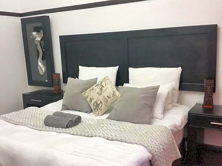 Izimbali Lodge and Restaurant