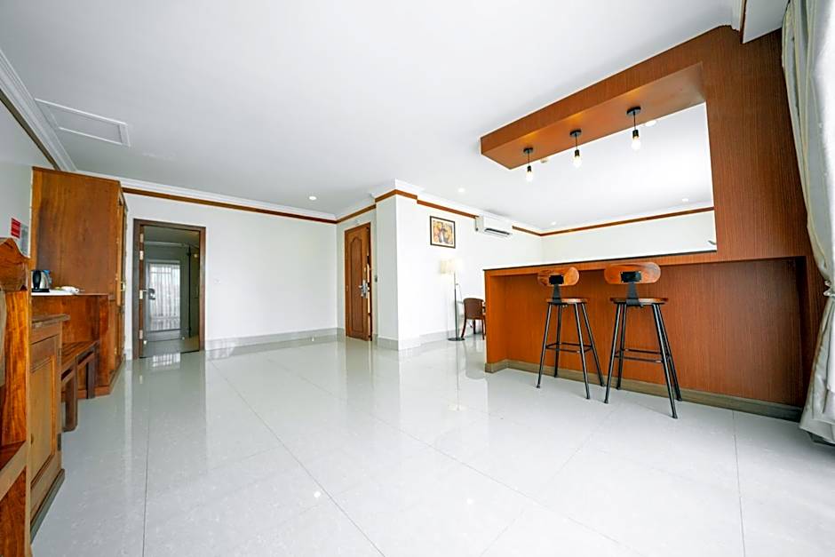 Pursat Riverside Hotel & Spa