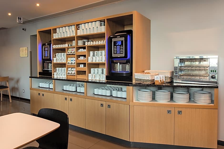 Holiday Inn Express Lisbon Airport By IHG