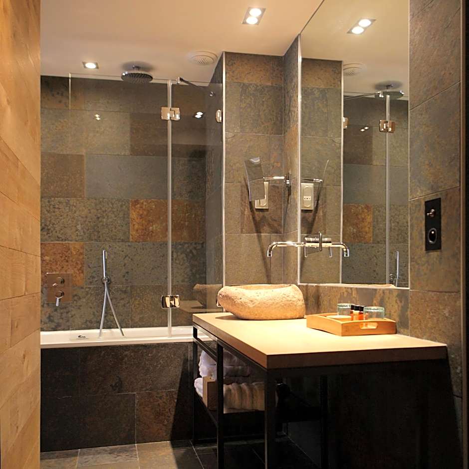 Hidden Hotel By Elegancia