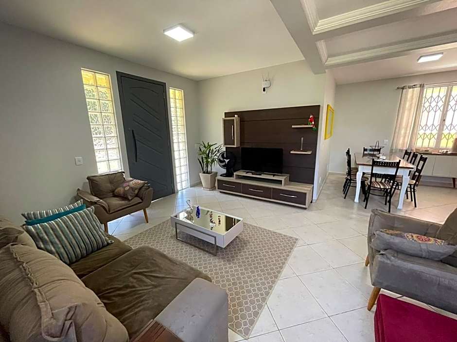 cód 11 - Excelente casa localizada á 180m do mar!