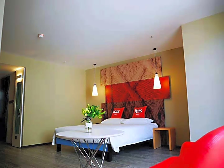 Ibis Guangyuan City Square Hotel