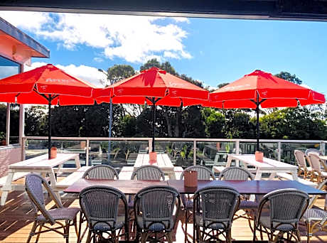 Bridport Bay Inn