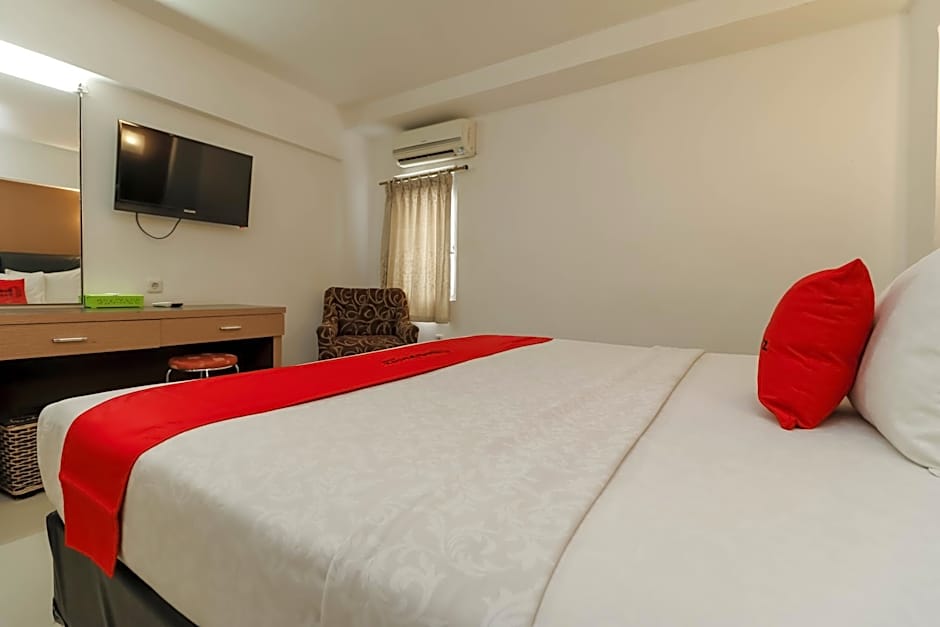 RedDoorz Plus @ Grand Populer Hotel Makassar