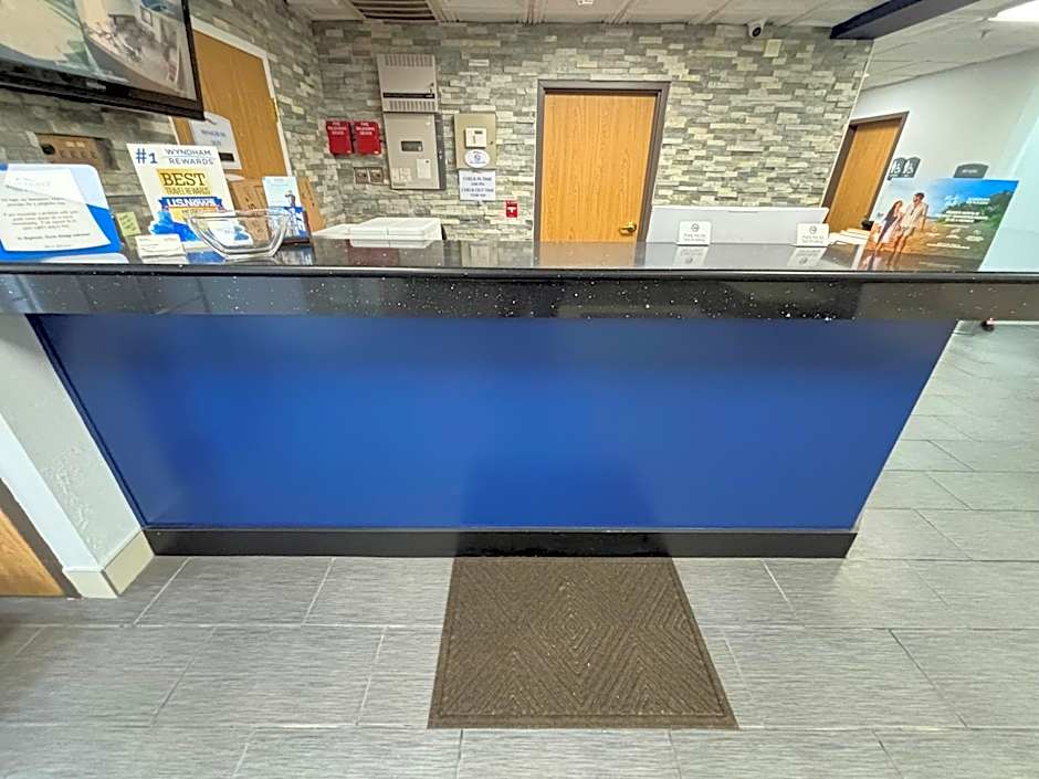 Jacksonville Inn & Suites