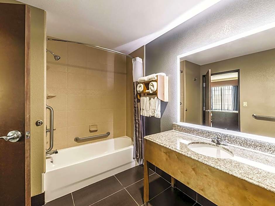 La Quinta Inn & Suites by Wyndham Tulsa - Catoosa