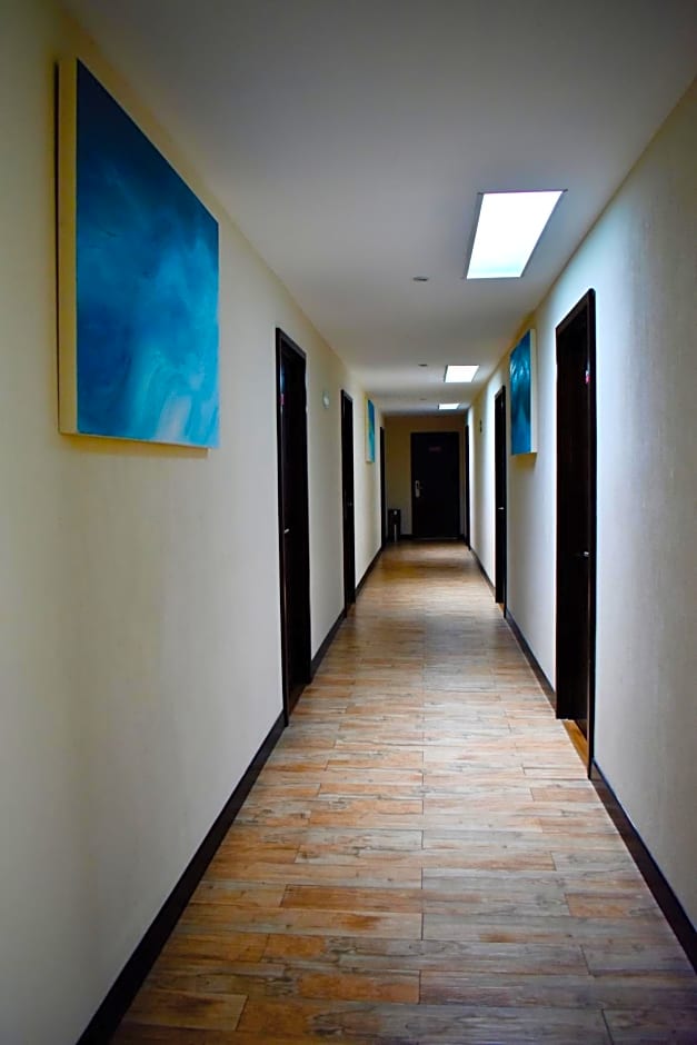 Country Hotel & Suites