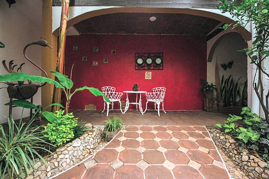 Las Mariposas Eco-Hotel & Studios