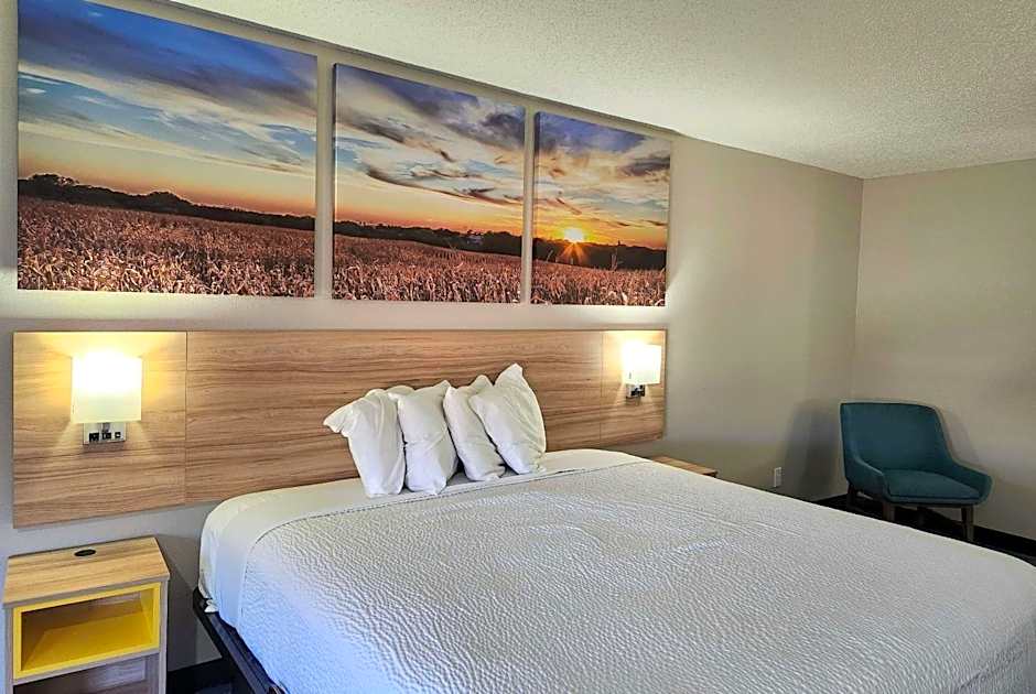 Photo 1 of 14 of 1 King Bed, Accessible