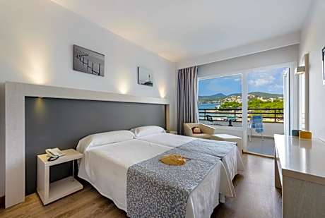Twin Room with Sea View