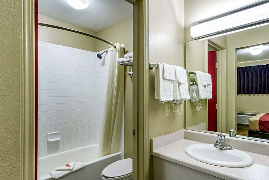 Econo Lodge Inn & Suites I-35 At Shawnee Mission