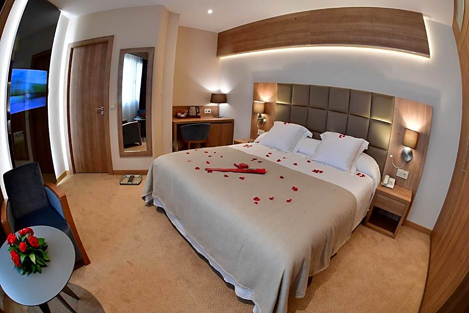 Lamaraz Hotels