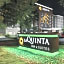 La Quinta Inn & Suites by Wyndham San Antonio Downtown