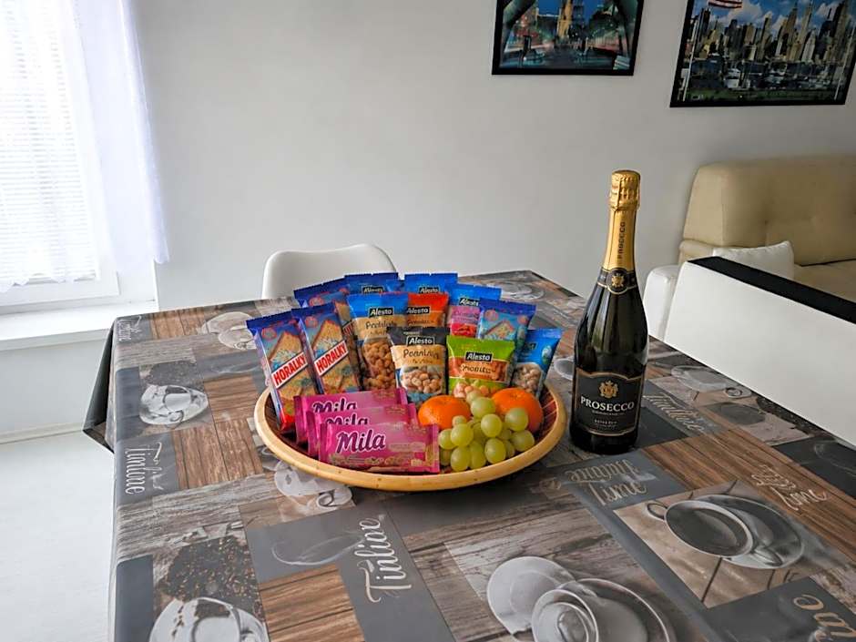 Martin City Stay - Elegant Apartment with Private Parking