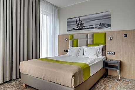 Standard Queen Room
