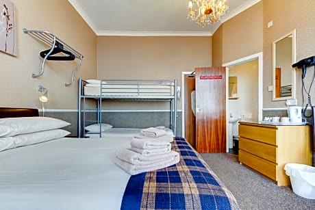 Family 2 adult+3 children sea view