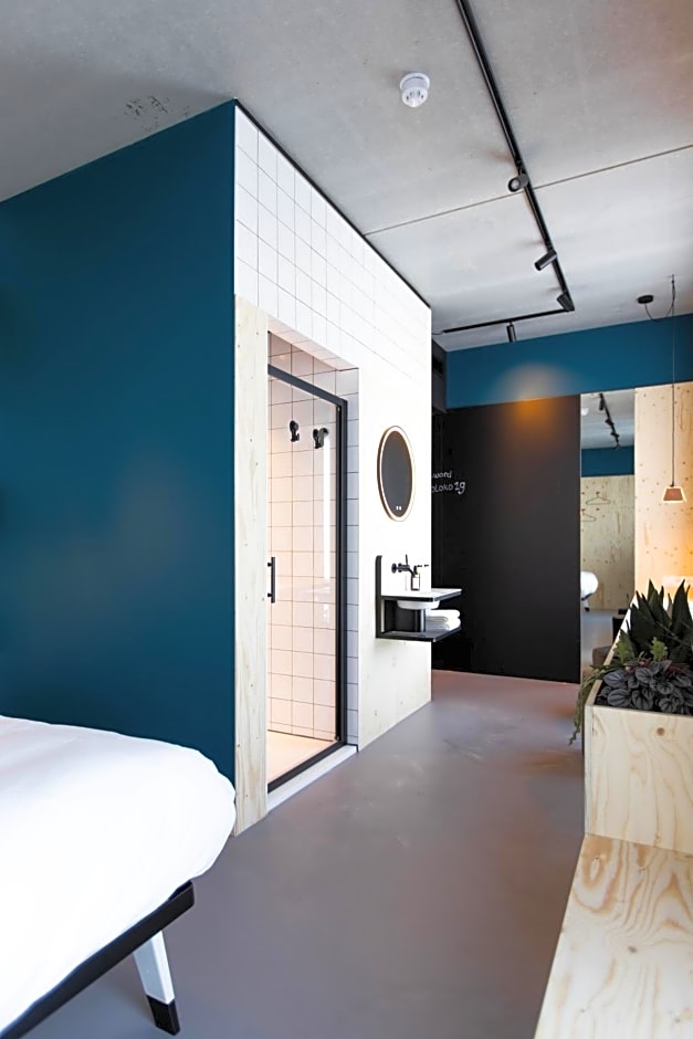 hotel Moloko -just a room- sleep&shower-digital key by SMS