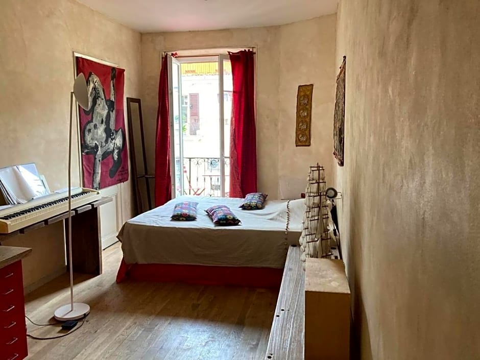 Great and light private room in the heart of Nice