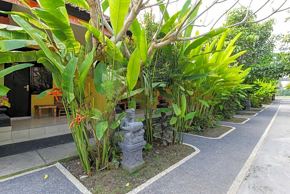 RedDoorz at Saren Anyar Homestay Lukluk