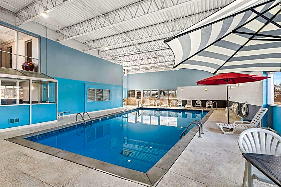Quality Inn & Suites near I-480 and I-29