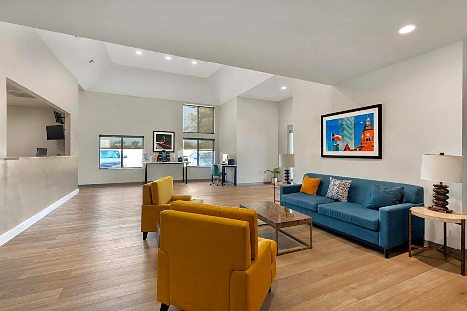 Comfort Inn & Suites Red Oak - Dallas Area