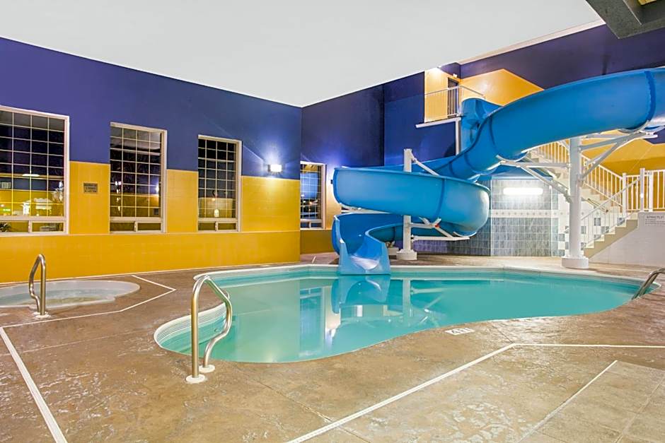 Ramada by Wyndham Red Deer Hotel and Suites