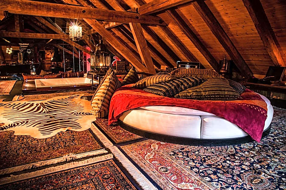 Bijou Hotel / Love and Romance