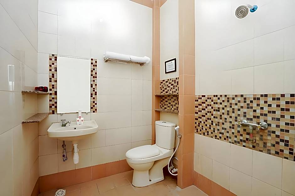 Super OYO 2075 Graha Marina