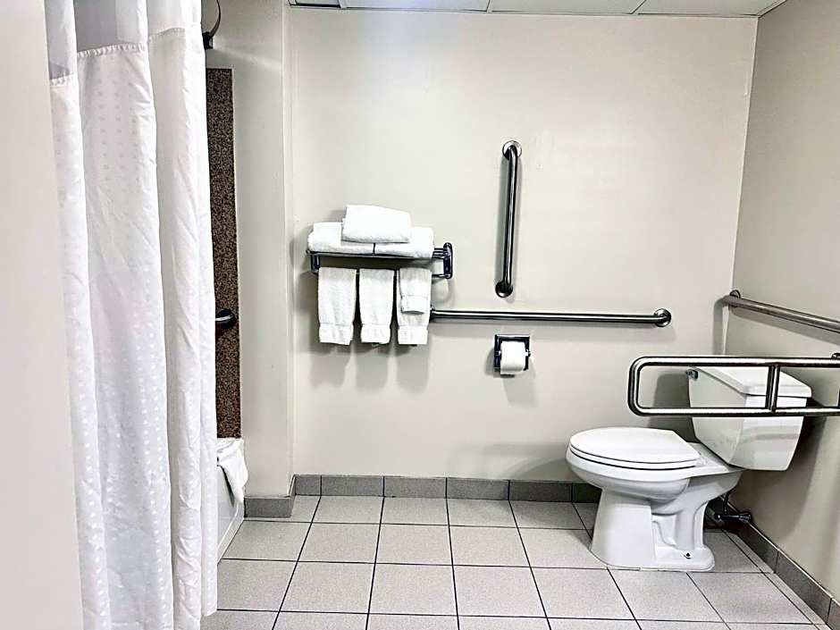 Holiday Inn Express and Suites Meriden By IHG