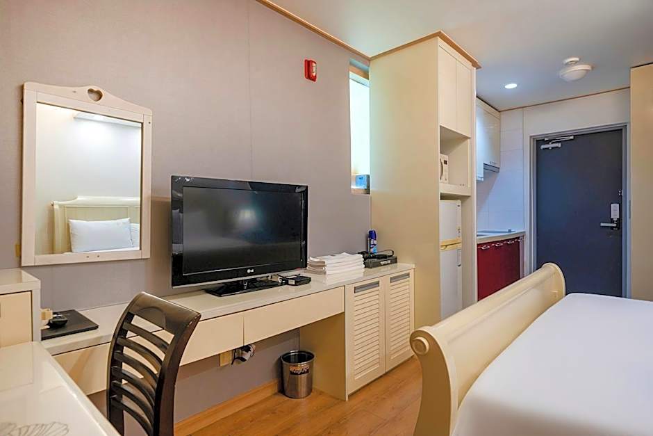 Ean Residence