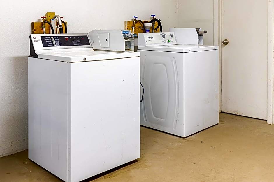 Red Roof Inn Savannah - Richmond Hill / I-95