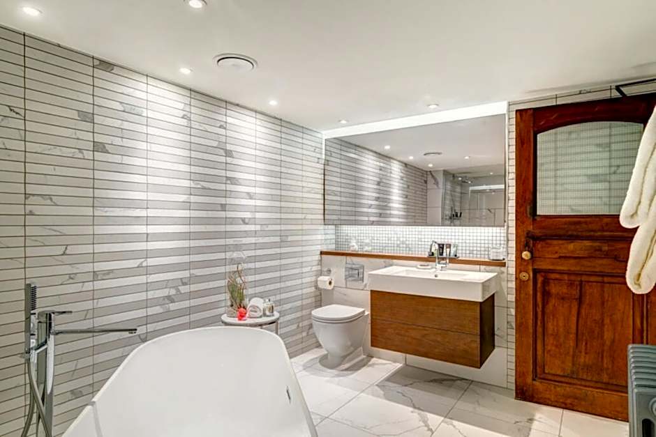 Apex Temple Court Hotel